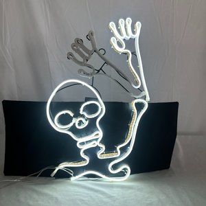 TARGET HYDE & EEK LED ANIMATED WAVING SKELETON HALLOWEEN DECOR INDOOR/OUTDOOR